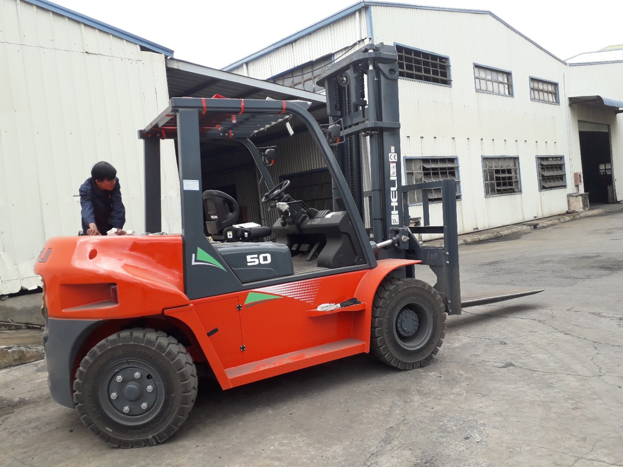 sửa chữa xe nâng cụm công nghiệp thạnh tân