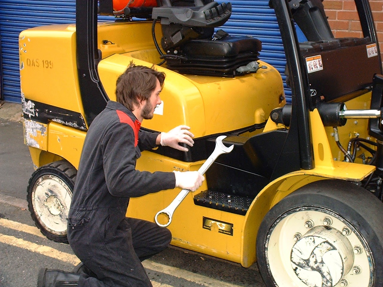 sửa chữa xe nâng khu công nghiệp Trâm Vàng